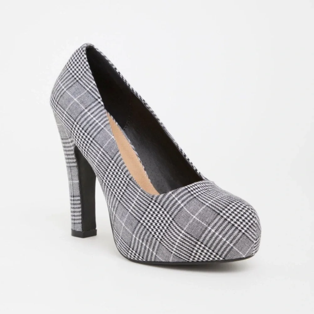 Torrid Block Heel Platform Pump Size 6.5 NWT